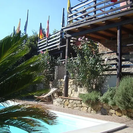 Castello Rosso Casa de Férias